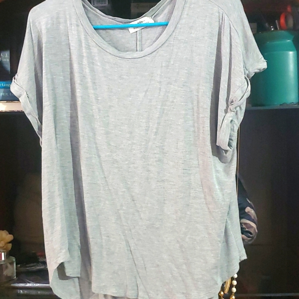 Gray t shirt